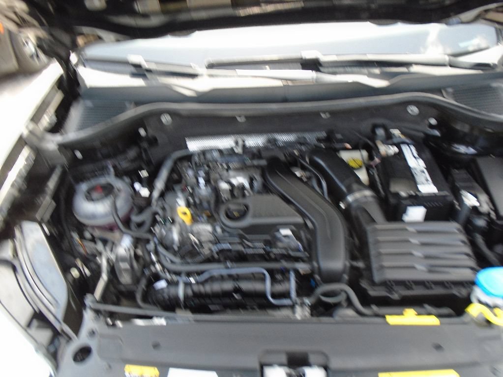 Used 2022 Volkswagen Taos SE FWD image 14
