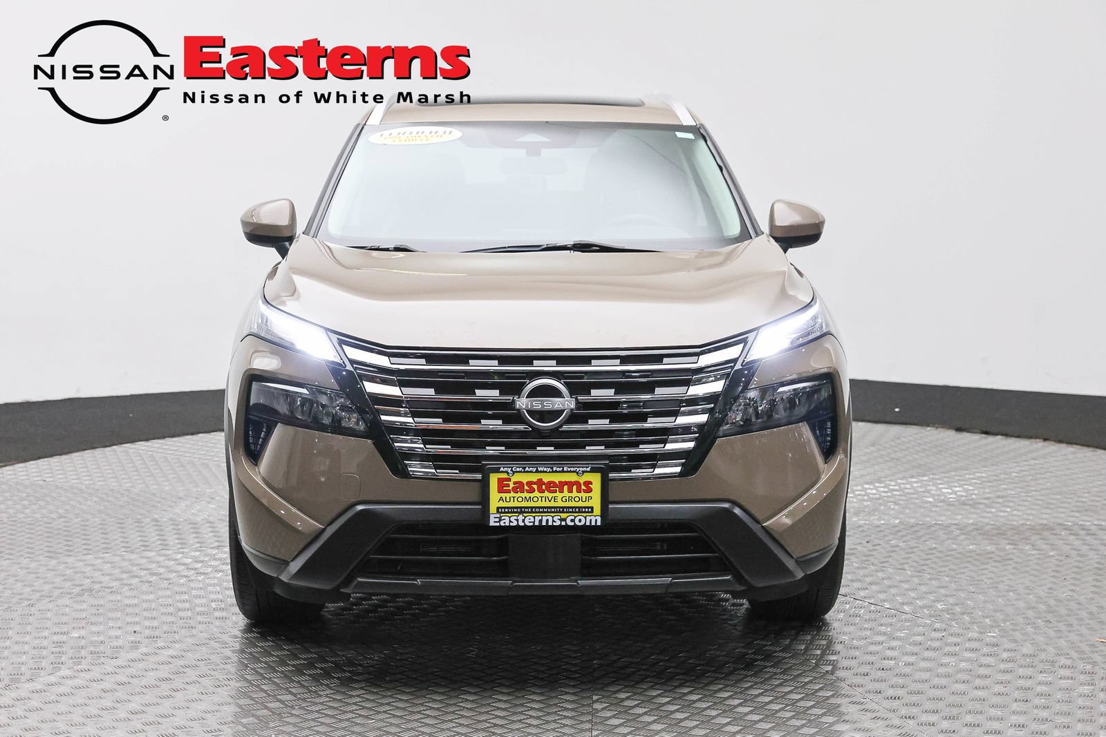 Used 2024 Nissan Rogue SV w/ SV Premium Package FWD image 2