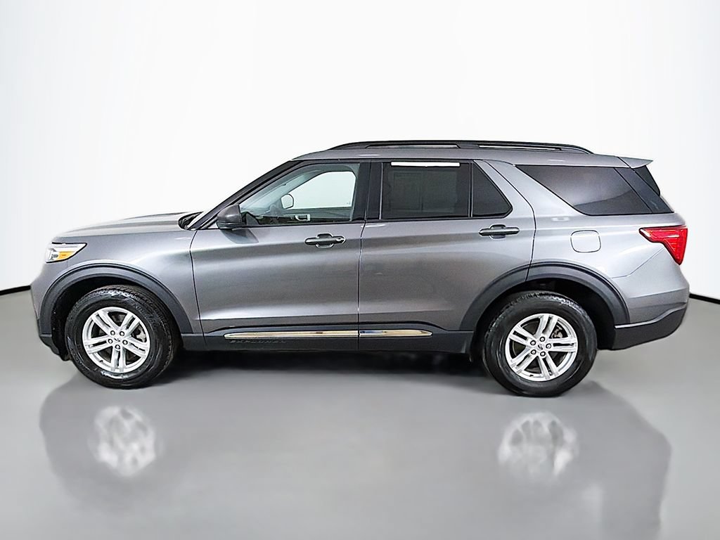 Used 2024 Ford Explorer XLT w/ Equipment Group 202A AWD/4WD image 16