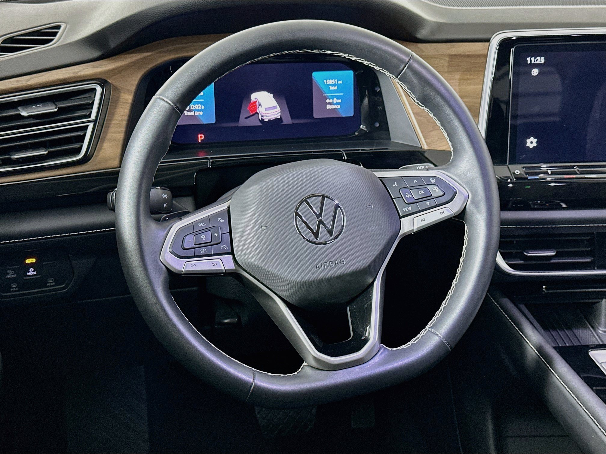 Used 2025 Volkswagen Atlas SE AWD/4WD image 18