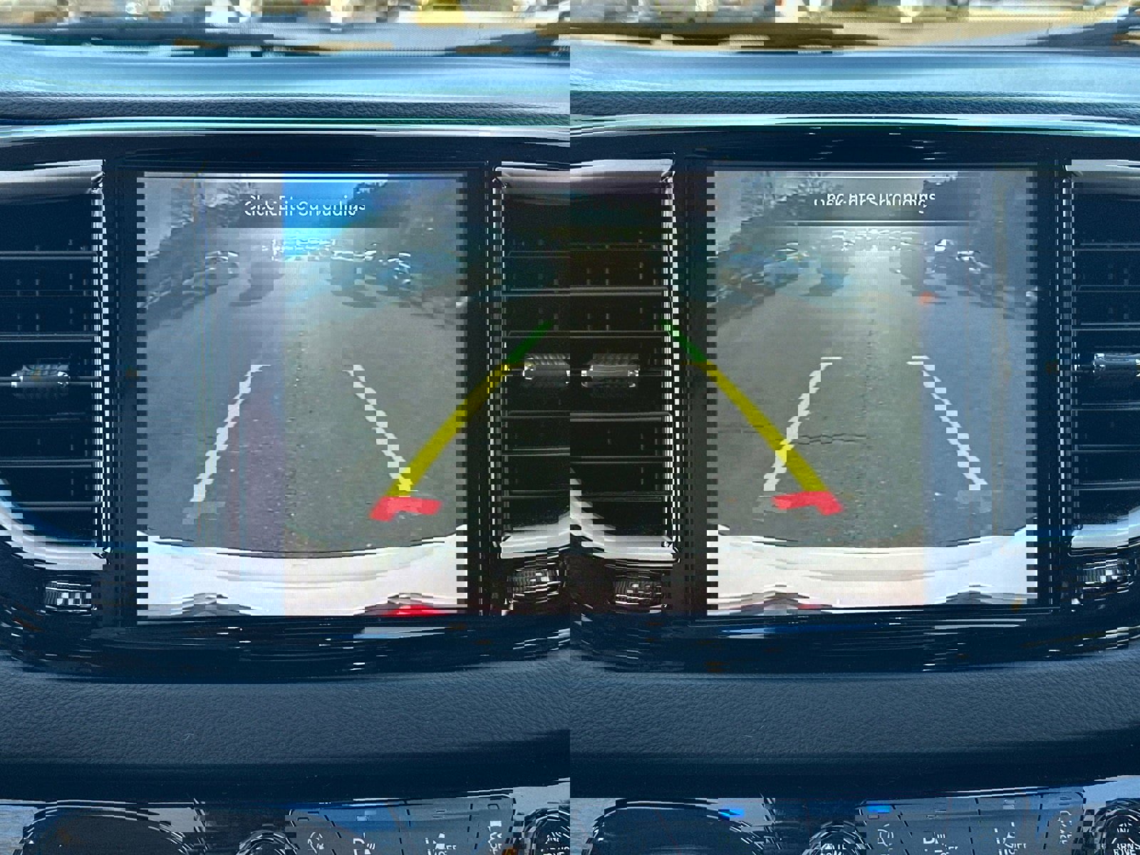 Used 2024 Chrysler Pacifica Touring-L image 28