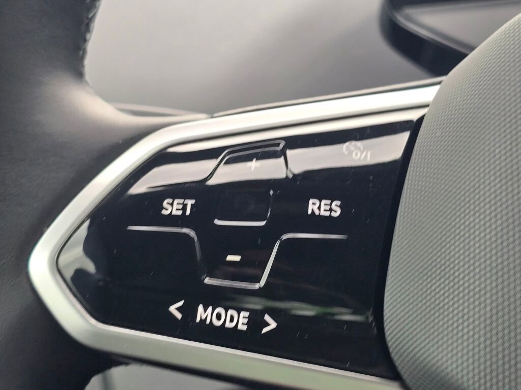 Used 2023 Volkswagen ID.4 Pro AWD/4WD image 25