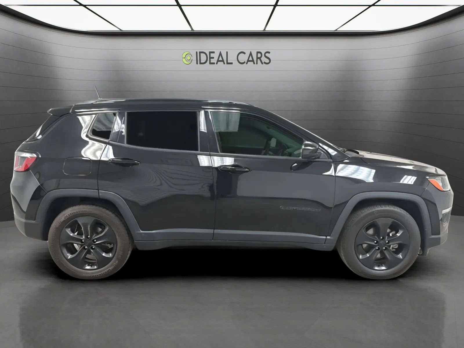 Used 2018 Jeep Compass Latitude w/ Popular Equipment Group FWD image 4