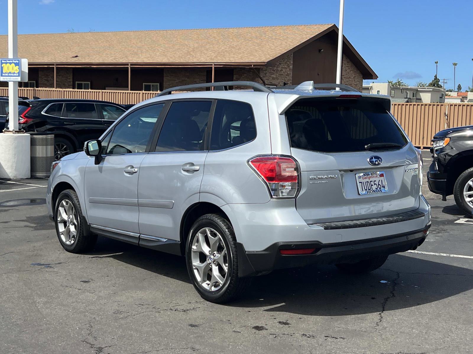 Used 2017 Subaru Forester 2.5i Touring AWD/4WD image 3
