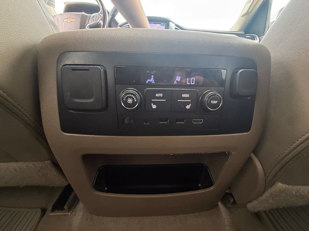 Used 2020 Chevrolet Suburban Premier AWD/4WD image 34