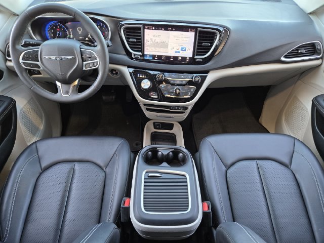 Used 2024 Chrysler Pacifica Touring-L FWD image 24