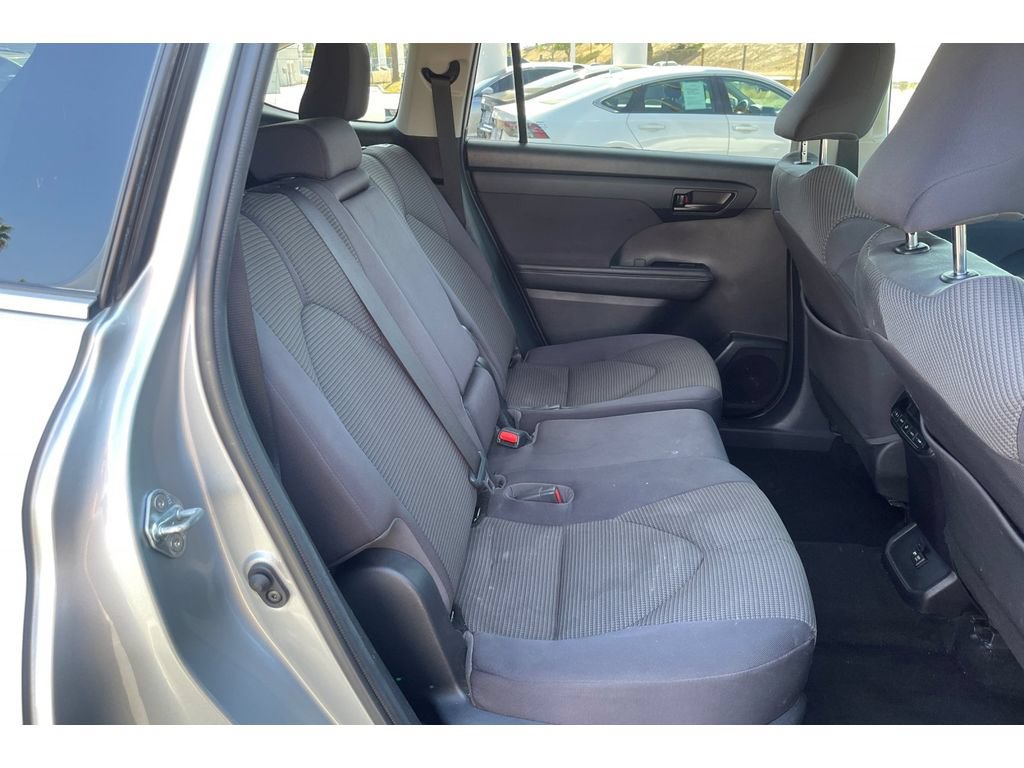 Used 2021 Toyota Highlander LE FWD image 20
