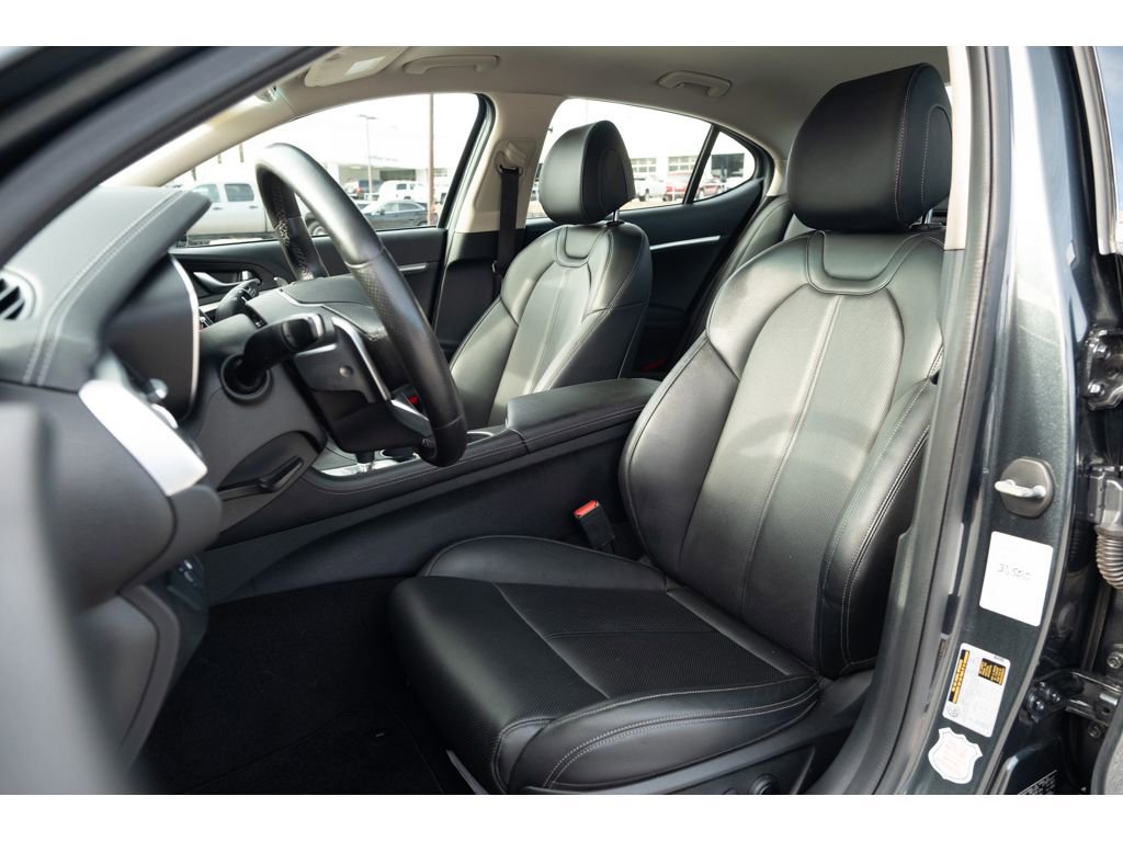 Used 2023 Genesis G70 2.0T image 12