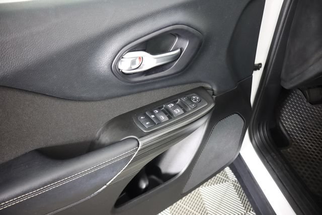 Used 2014 Jeep Cherokee Latitude w/ Cold Weather Group AWD/4WD image 30