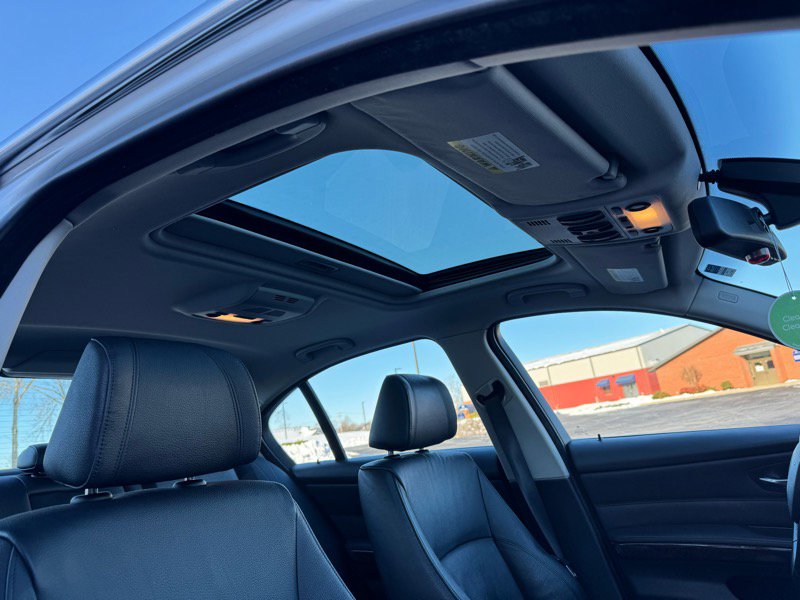 Used 2006 BMW 330i Sedan image 11