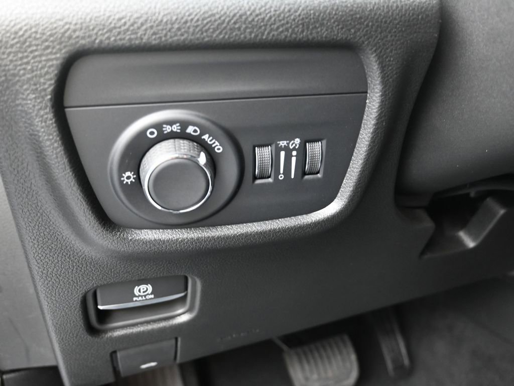 New 2025 Jeep Grand Cherokee Altitude image 13