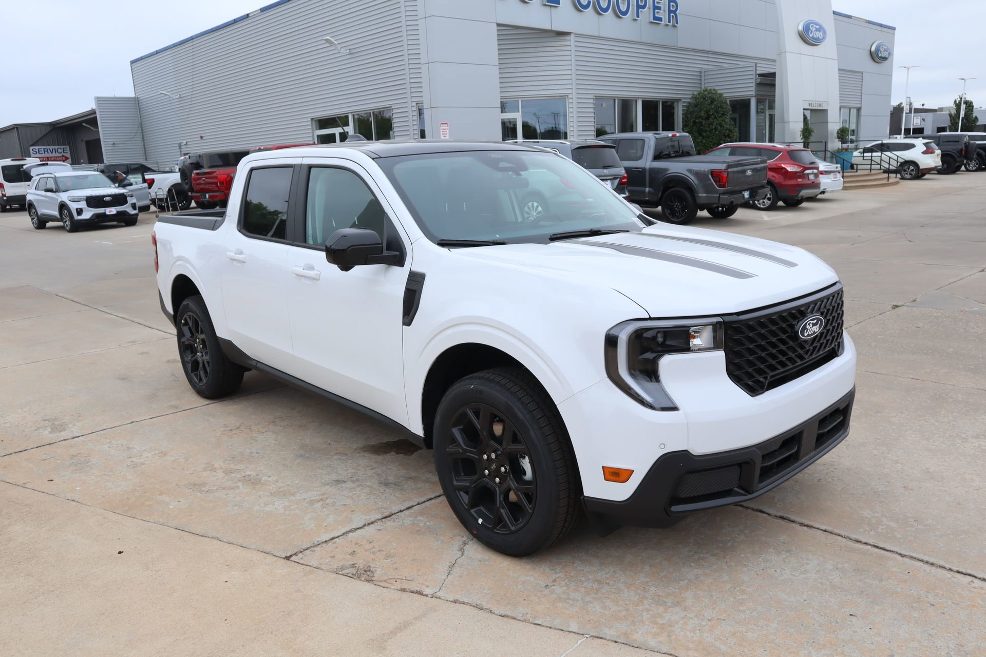 New 2026 Ford Maverick Lariat w/ Black Appearance Package AWD/4WD image 1