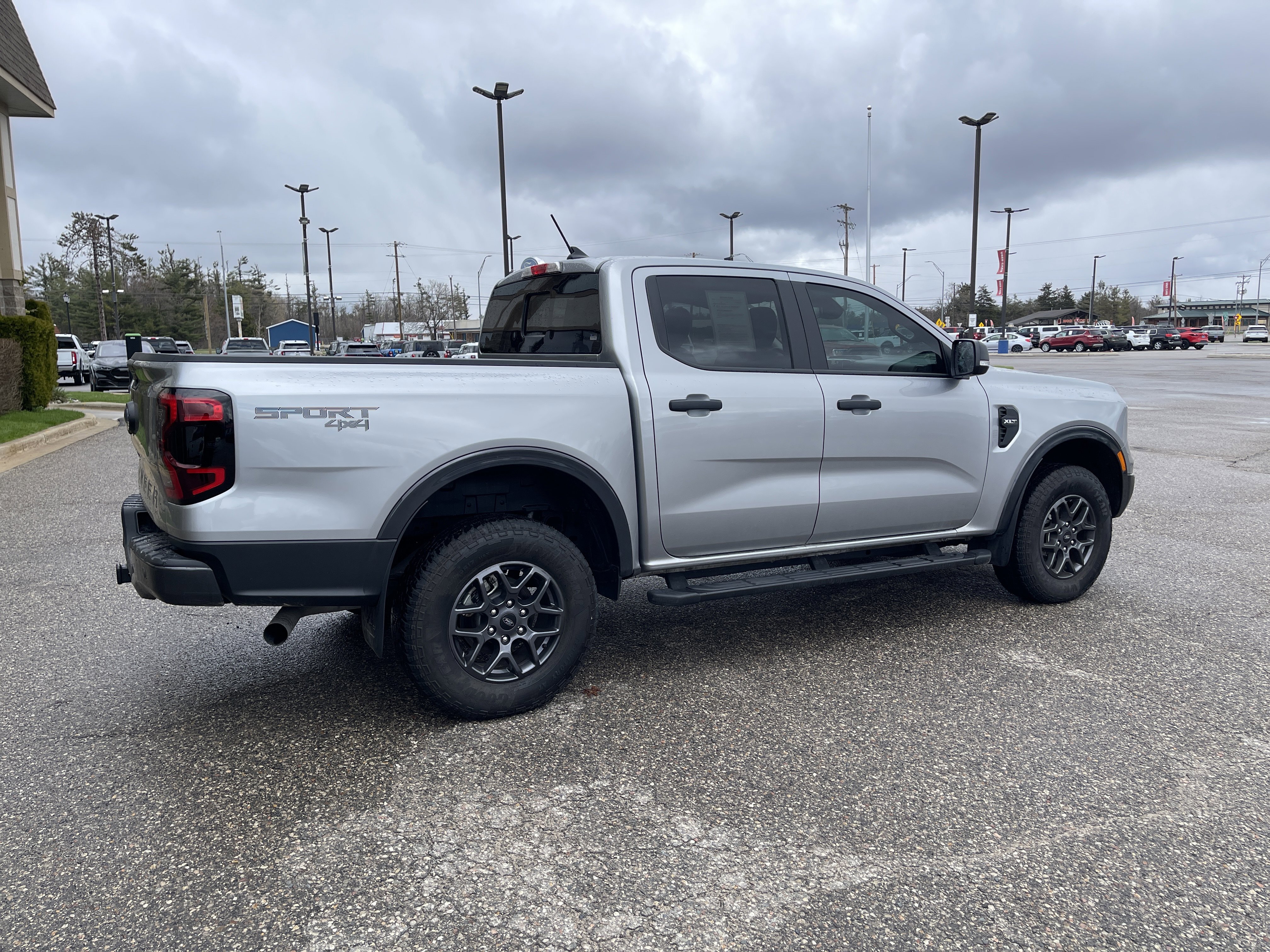 Used 2024 Ford Ranger XLT w/ Equipment Group 301A Mid AWD/4WD image 3