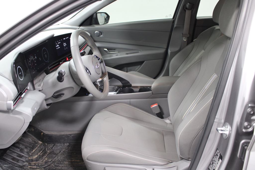 Used 2024 Hyundai Elantra SEL w/ Convenience Package image 14