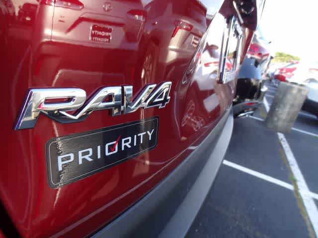 Used 2025 Toyota RAV4 LE AWD/4WD image 8