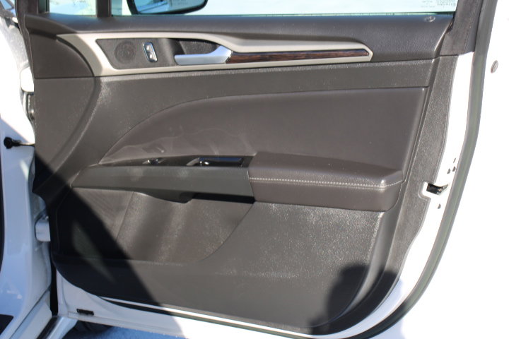 Used 2014 Ford Fusion Energi SE w/ Driver Assist Package image 18