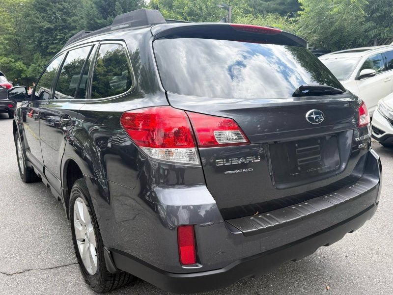 Used 2012 Subaru Outback 3.6R Limited AWD/4WD image 5