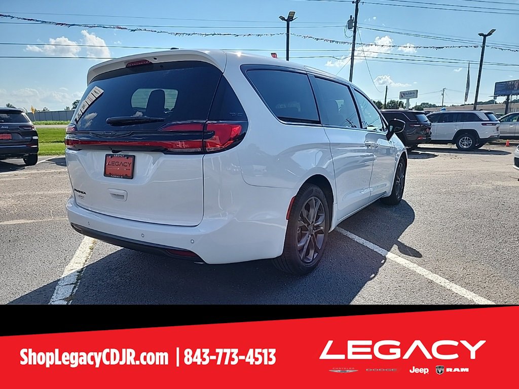 New 2026 Chrysler Pacifica Select image 7