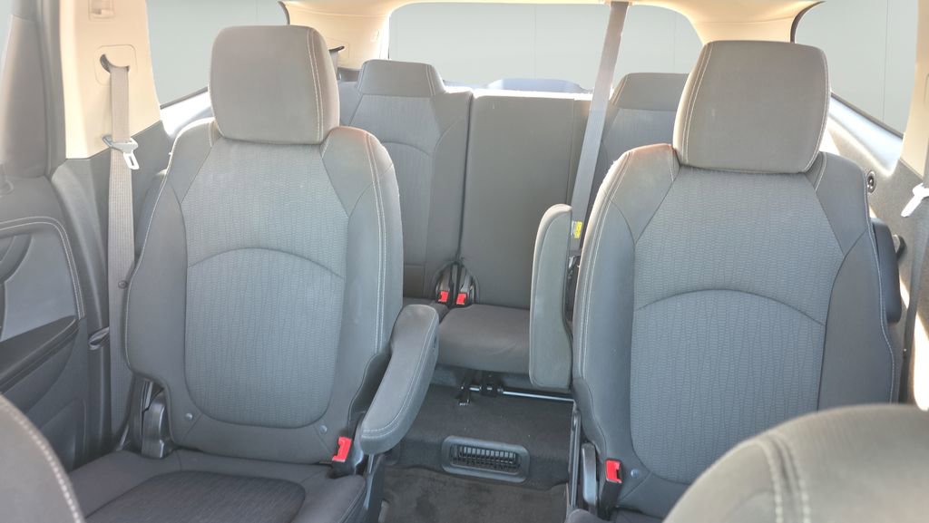 Used 2017 Chevrolet Traverse LT w/ Style and Technology Package image 13