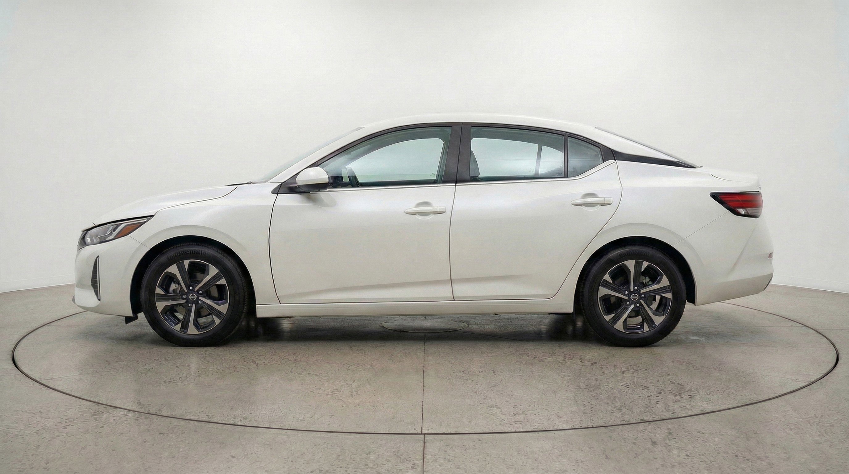 Used 2025 Nissan Sentra SV image 5