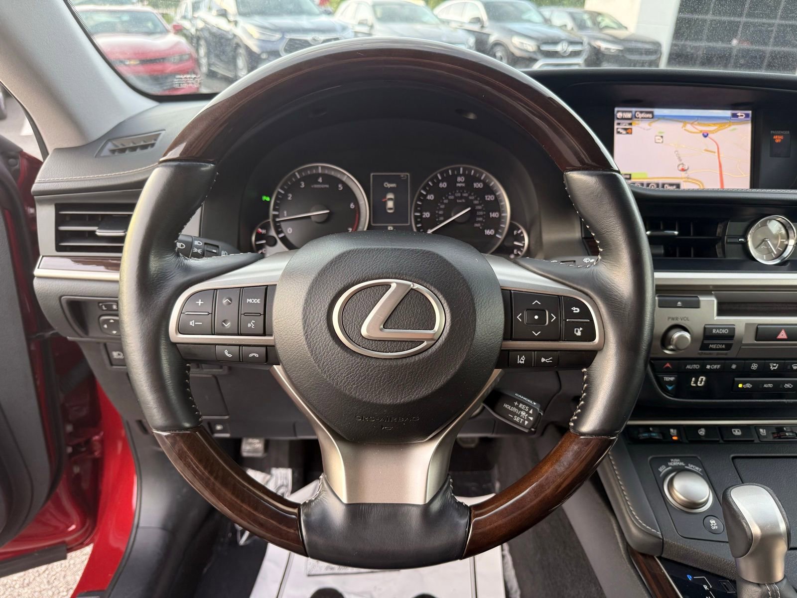 Used 2016 Lexus ES 350 w/ Luxury Package w/Wood Trim FWD image 17