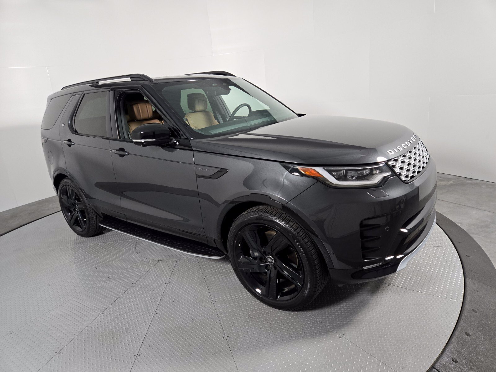 Used 2026 Land Rover Discovery Limited Edition AWD/4WD image 16