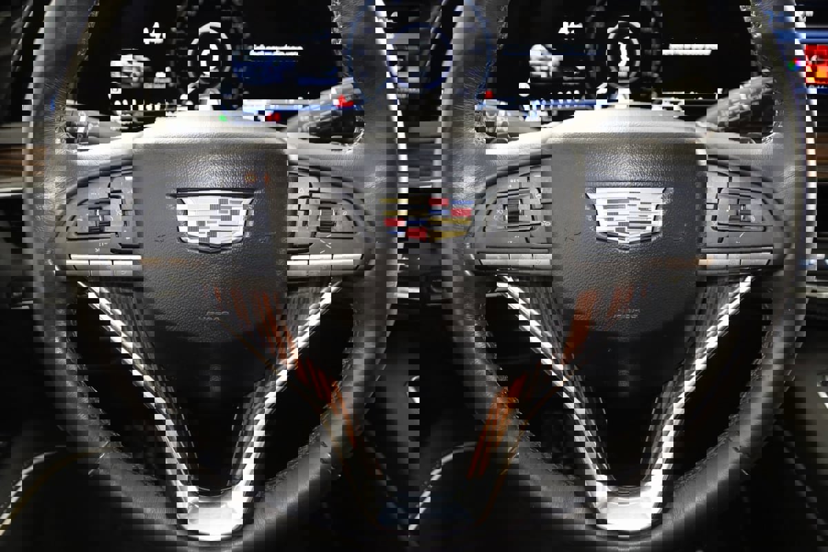 Used 2023 Cadillac Escalade Premium Luxury image 41