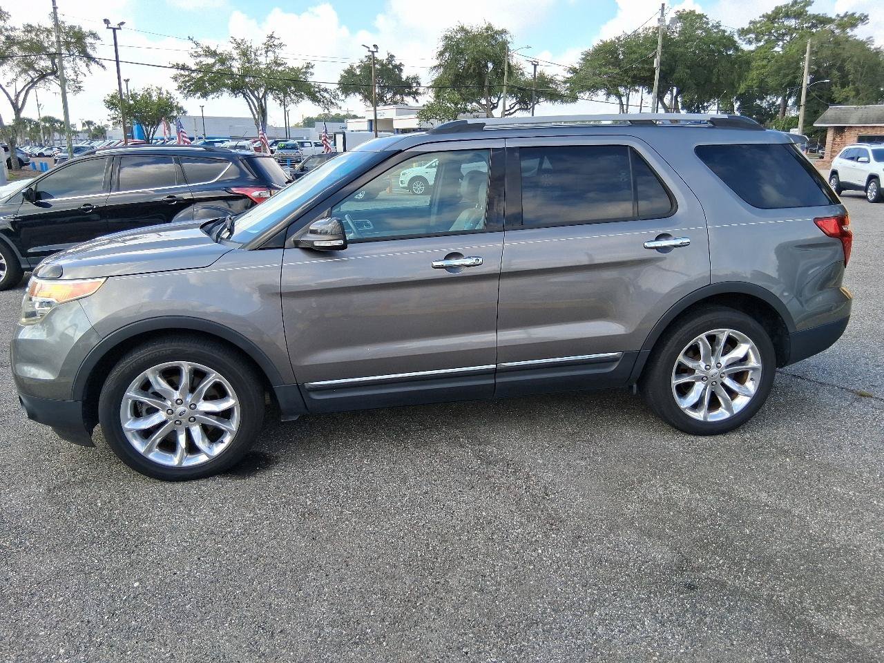 Used 2014 Ford Explorer XLT w/ Equipment Group 202A FWD image 6