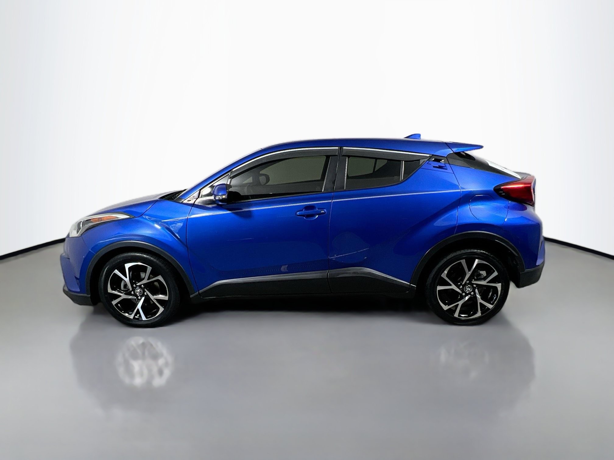 Used 2018 Toyota C-HR XLE FWD image 9