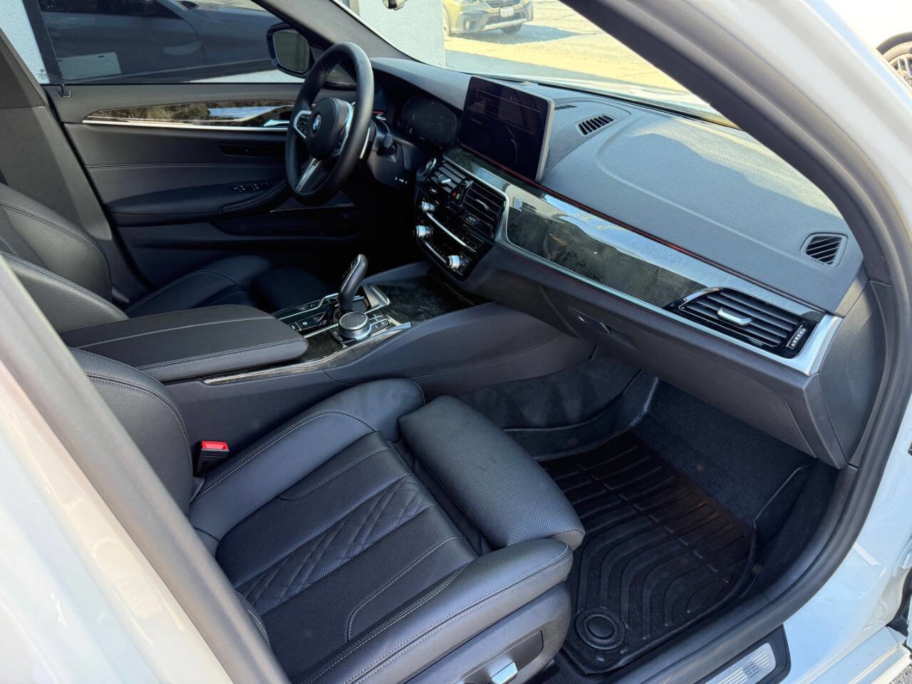 Used 2021 BMW 540i w/ M Sport Package image 29