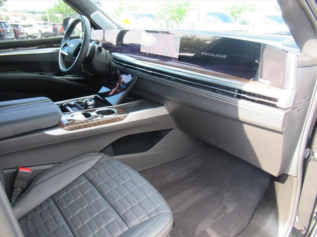 Used 2025 Cadillac Escalade Sport Platinum AWD/4WD image 12