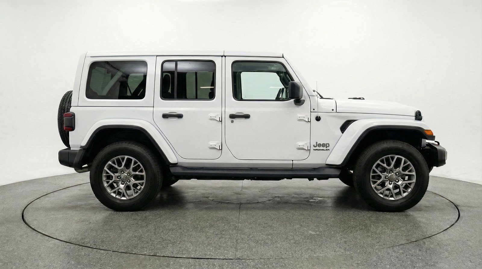 Used 2025 Jeep Wrangler Sahara AWD/4WD image 11