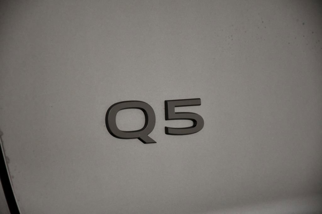 Certified 2025 Audi Q5 Premium w/ Convenience Package AWD/4WD image 9