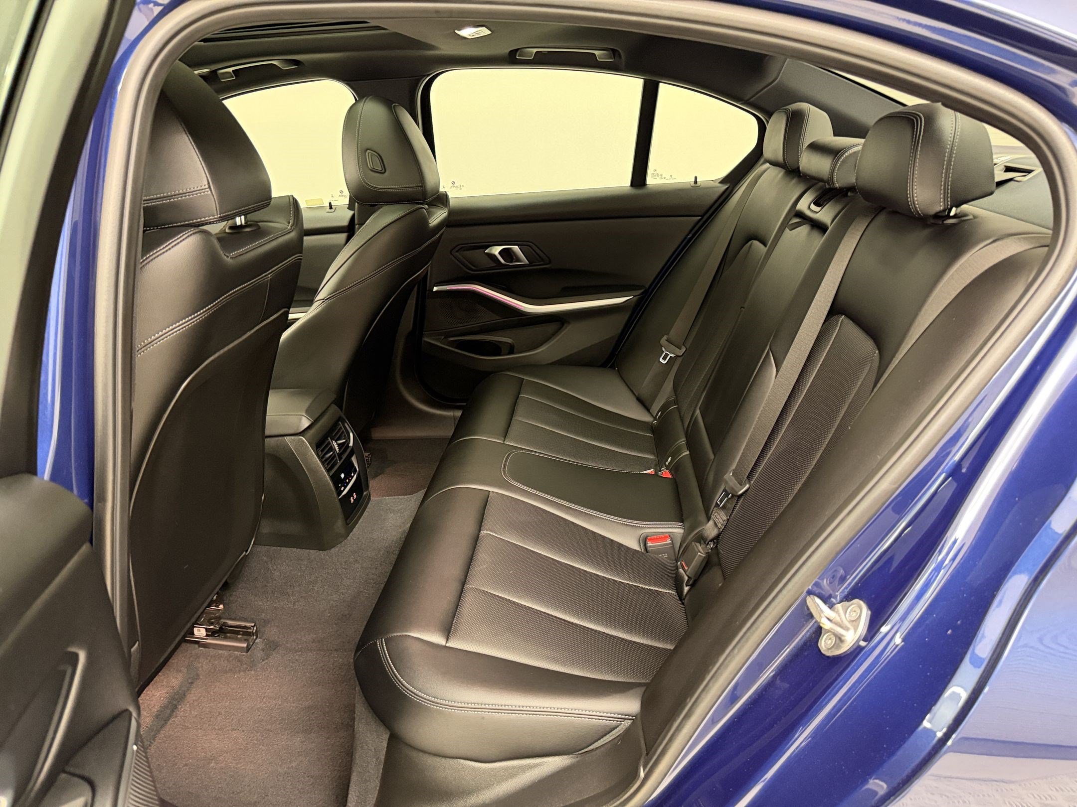 Certified 2024 BMW 330i Sedan w/ Convenience Package RWD image 23