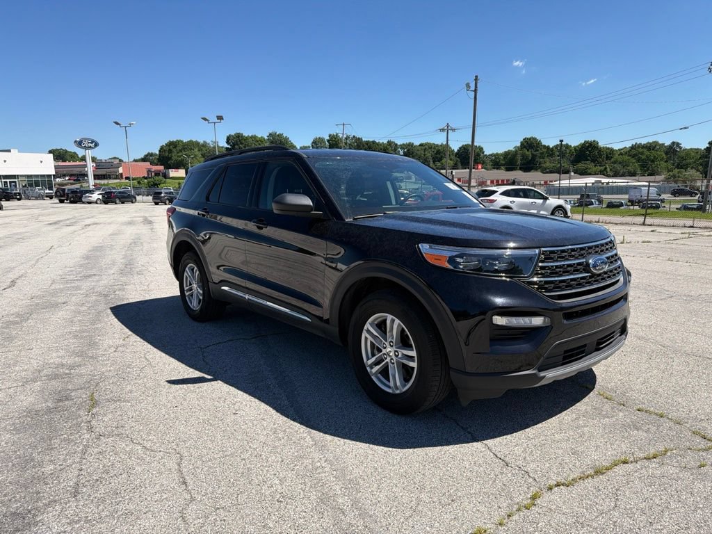 Used 2024 Ford Explorer XLT w/ Equipment Group 202A AWD/4WD image 3