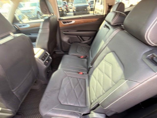 Used 2024 Volkswagen Atlas SE w/ Panoramic Sunroof Package image 6