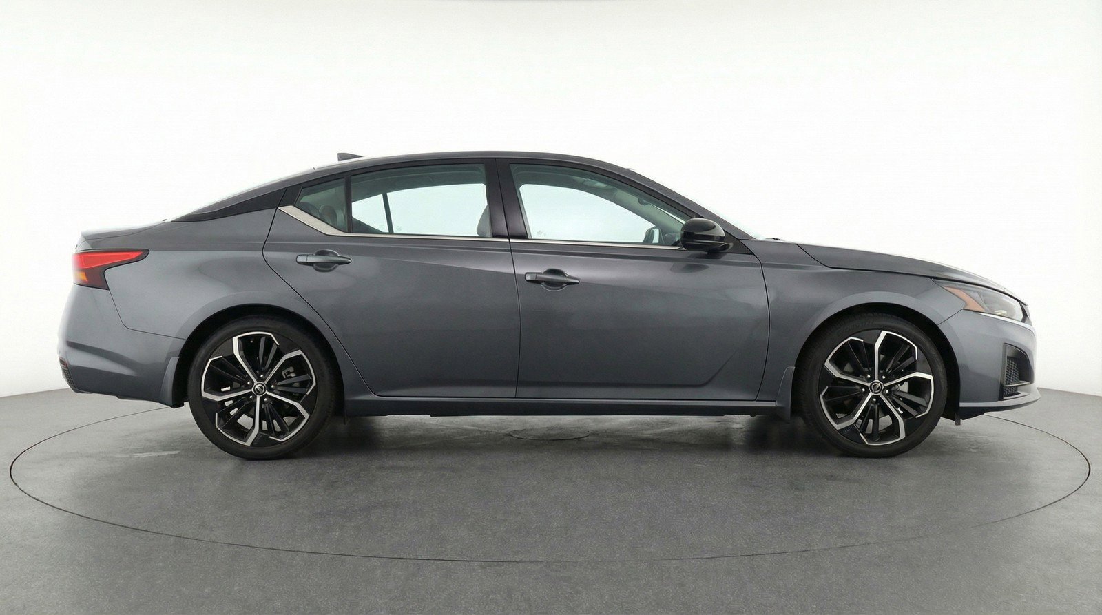 Used 2025 Nissan Altima 2.5 SR image 11