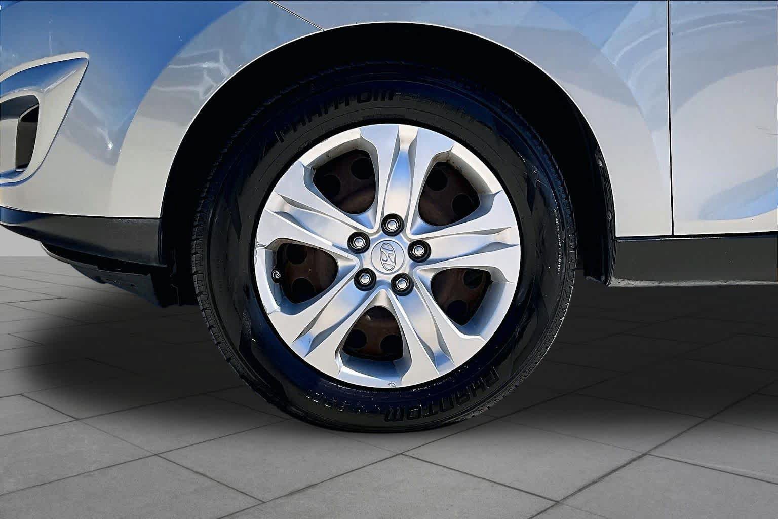 Used 2010 Hyundai Tucson GLS FWD image 10