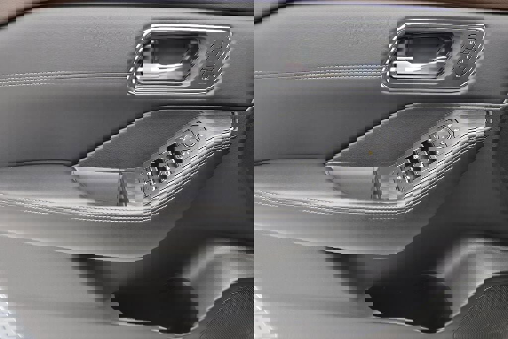 Used 2023 Nissan Rogue Platinum w/ Platinum Premium Package image 16