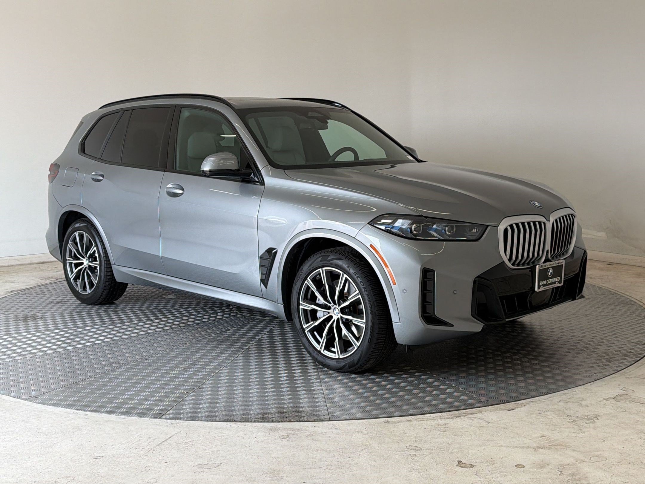 Used 2026 BMW X5 xDrive50e w/ M Sport Package AWD/4WD image 7