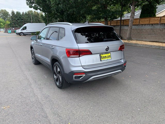 Used 2024 Volkswagen Taos SE AWD/4WD image 3