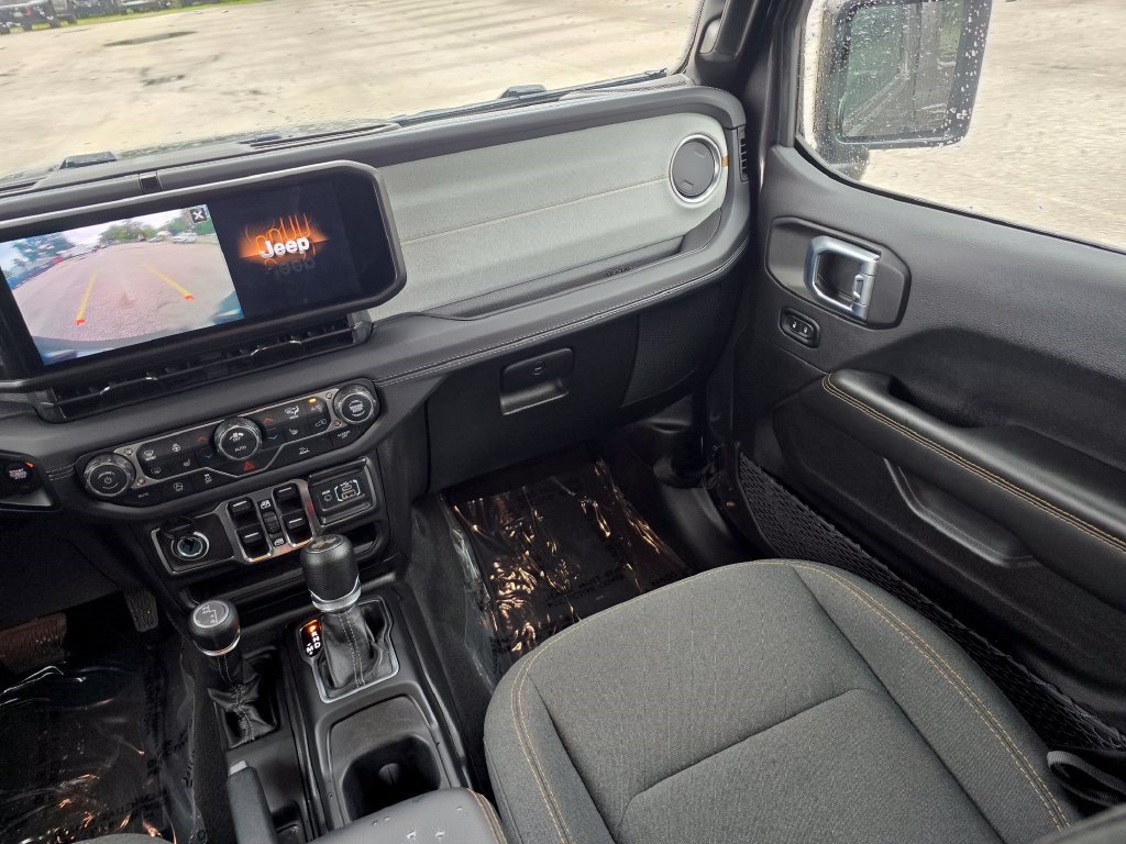 Used 2026 Jeep Wrangler Unlimited Sahara AWD/4WD image 36