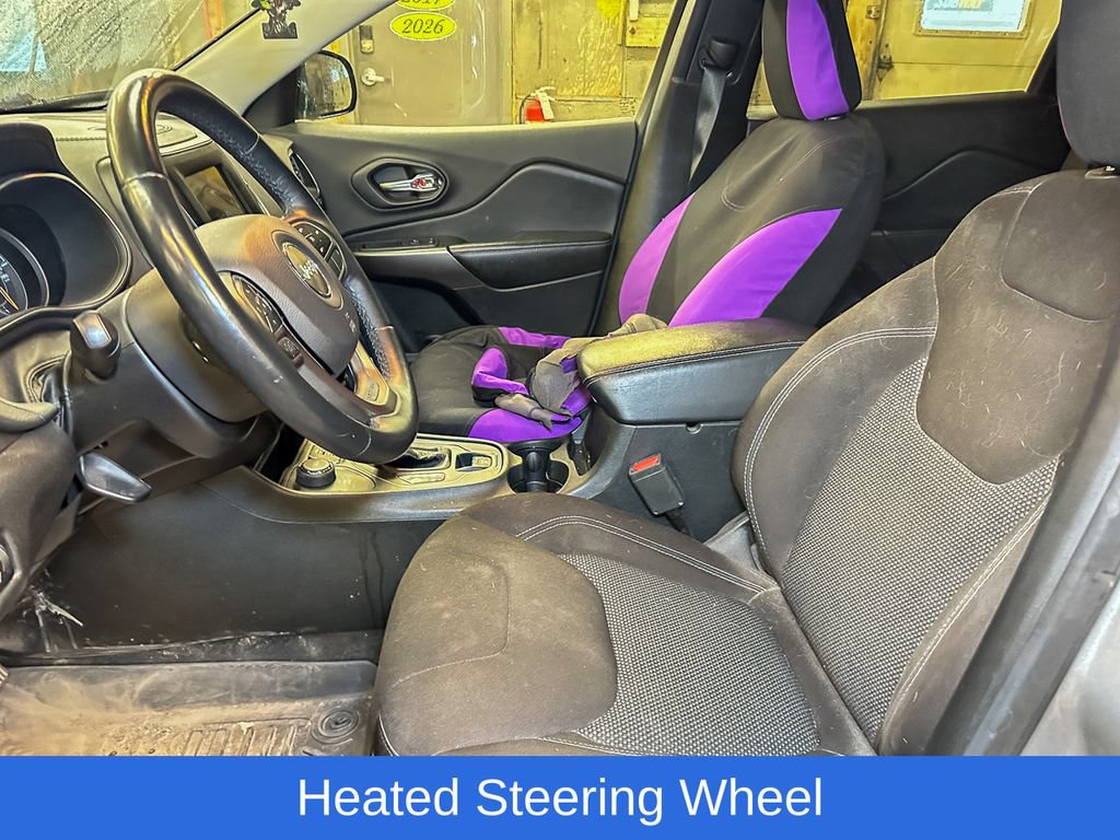 Used 2019 Jeep Cherokee Latitude w/ Cold Weather Group AWD/4WD image 10