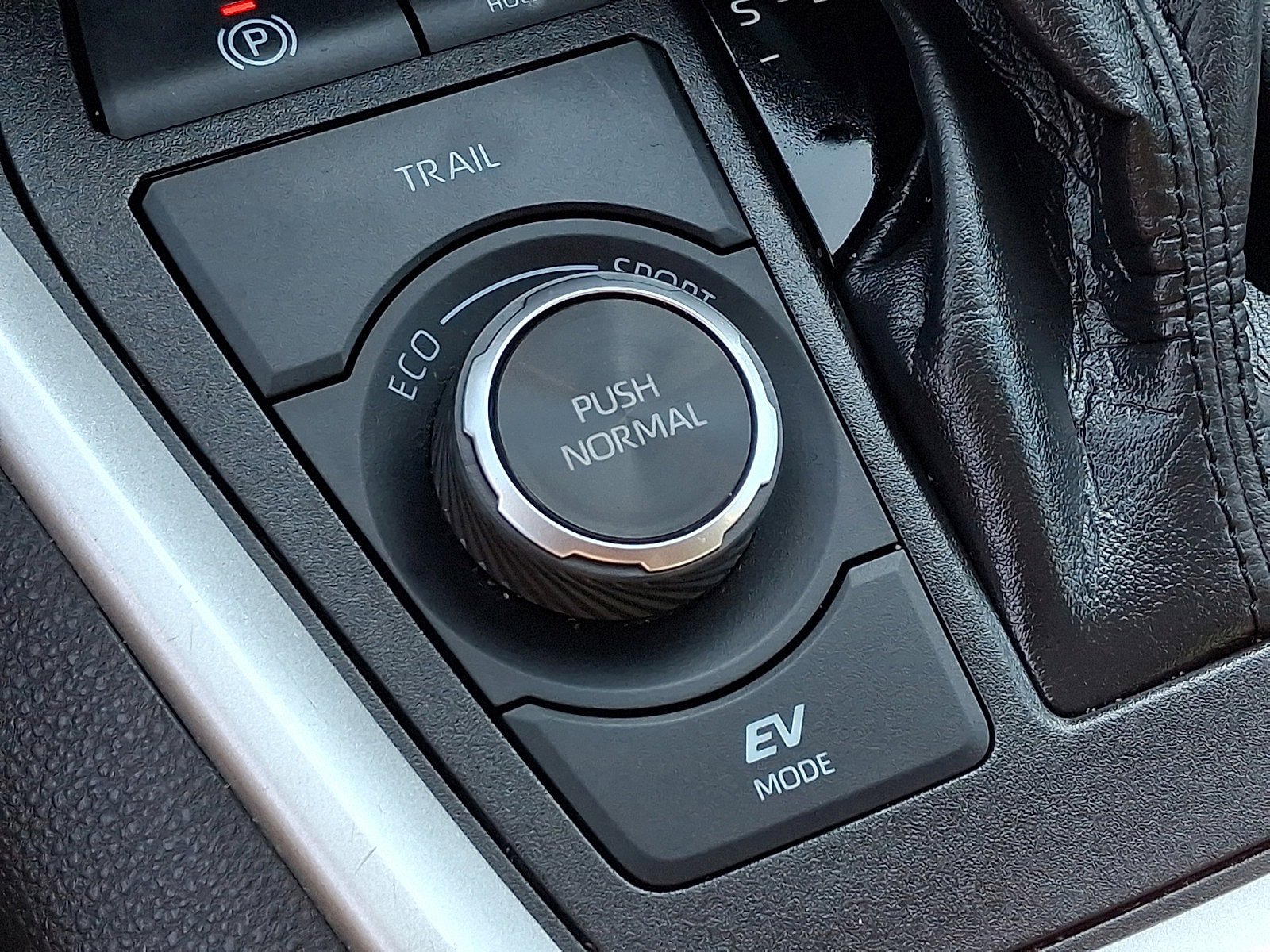 Used 2024 Toyota RAV4 XLE AWD/4WD image 26