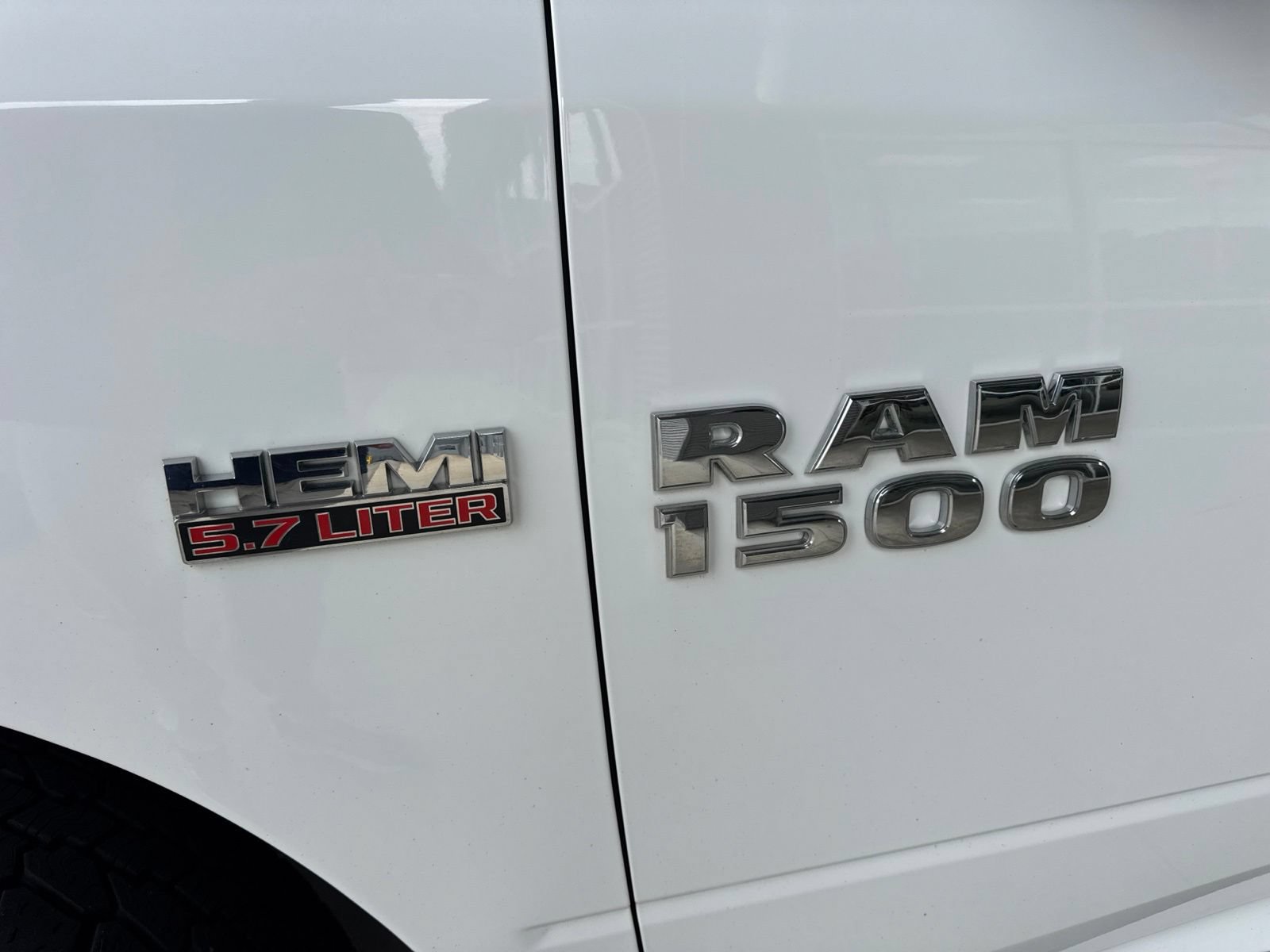 Used 2018 RAM 1500 ST w/ SXT Appearance Group AWD/4WD image 14
