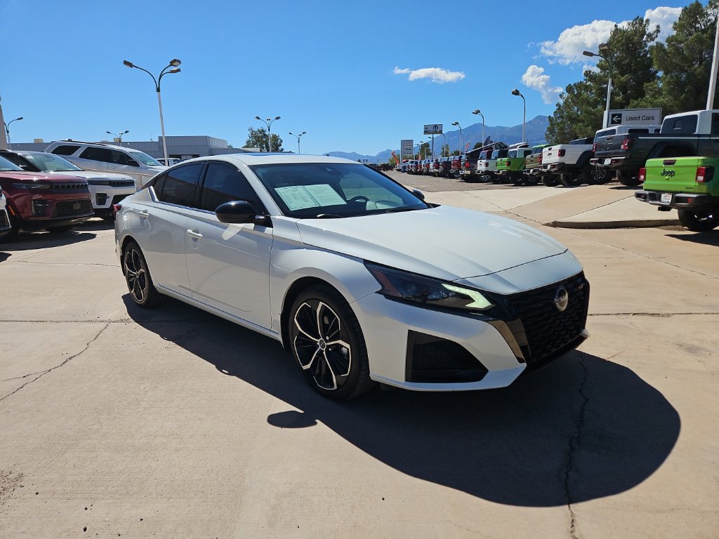 Used 2023 Nissan Altima 2.5 SR w/ SR Premium Package FWD image 5