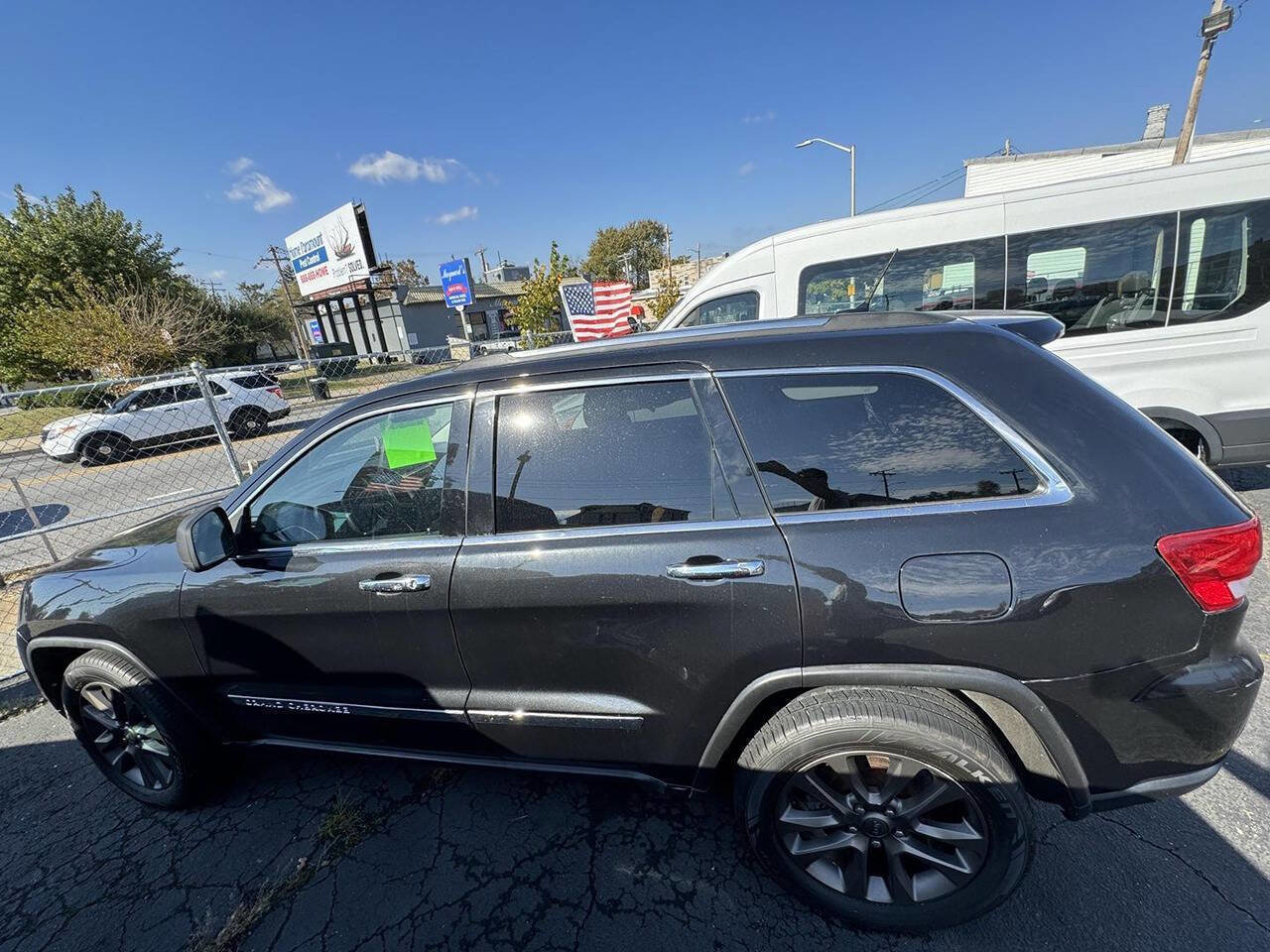 Used 2011 Jeep Grand Cherokee Laredo image 3