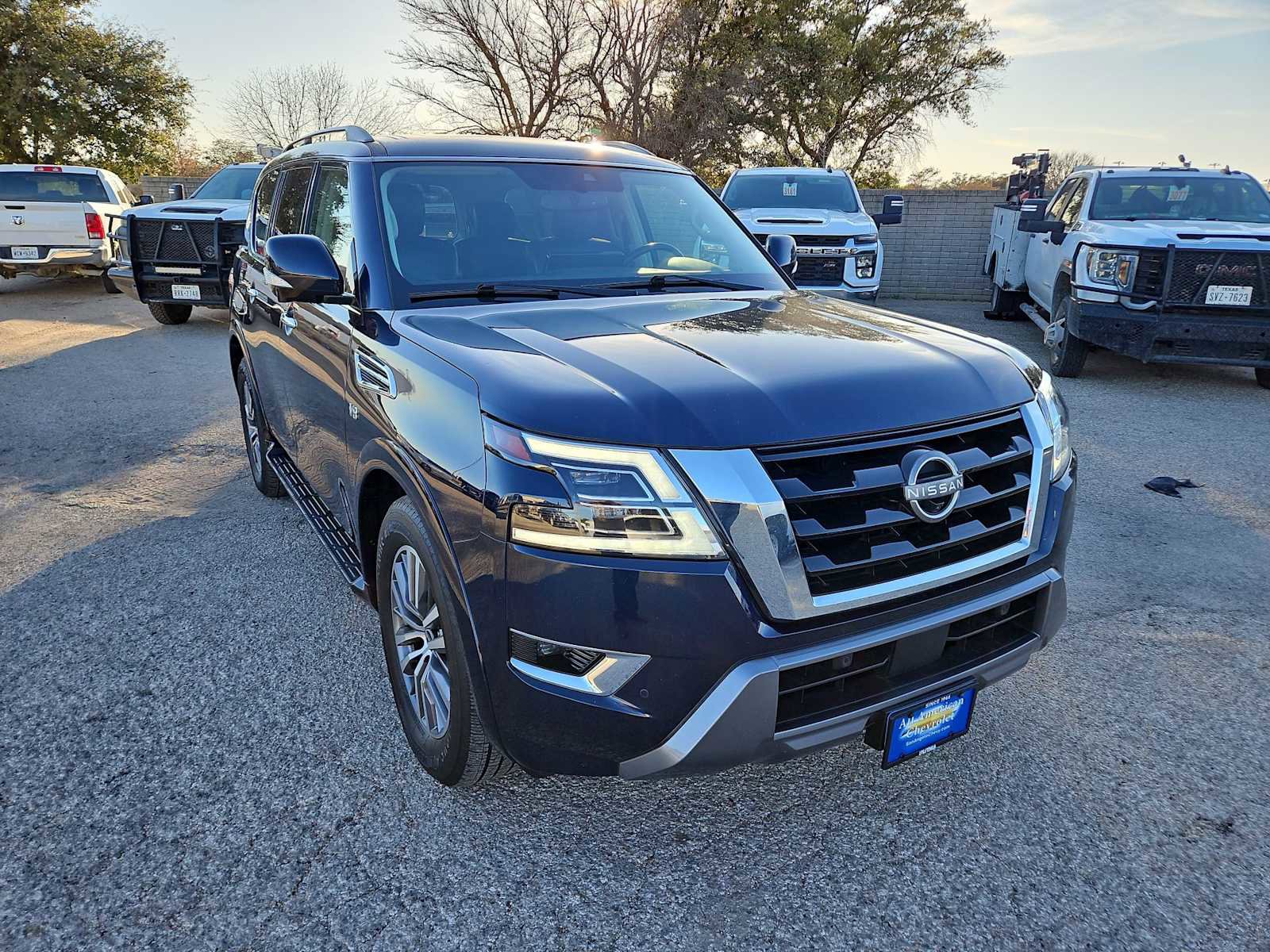 Used 2022 Nissan Armada SL w/ Captain's Chairs Package AWD/4WD image 2
