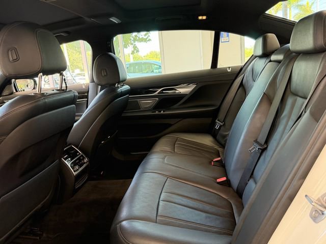 Used 2019 BMW 740i w/ M Sport Package RWD image 7
