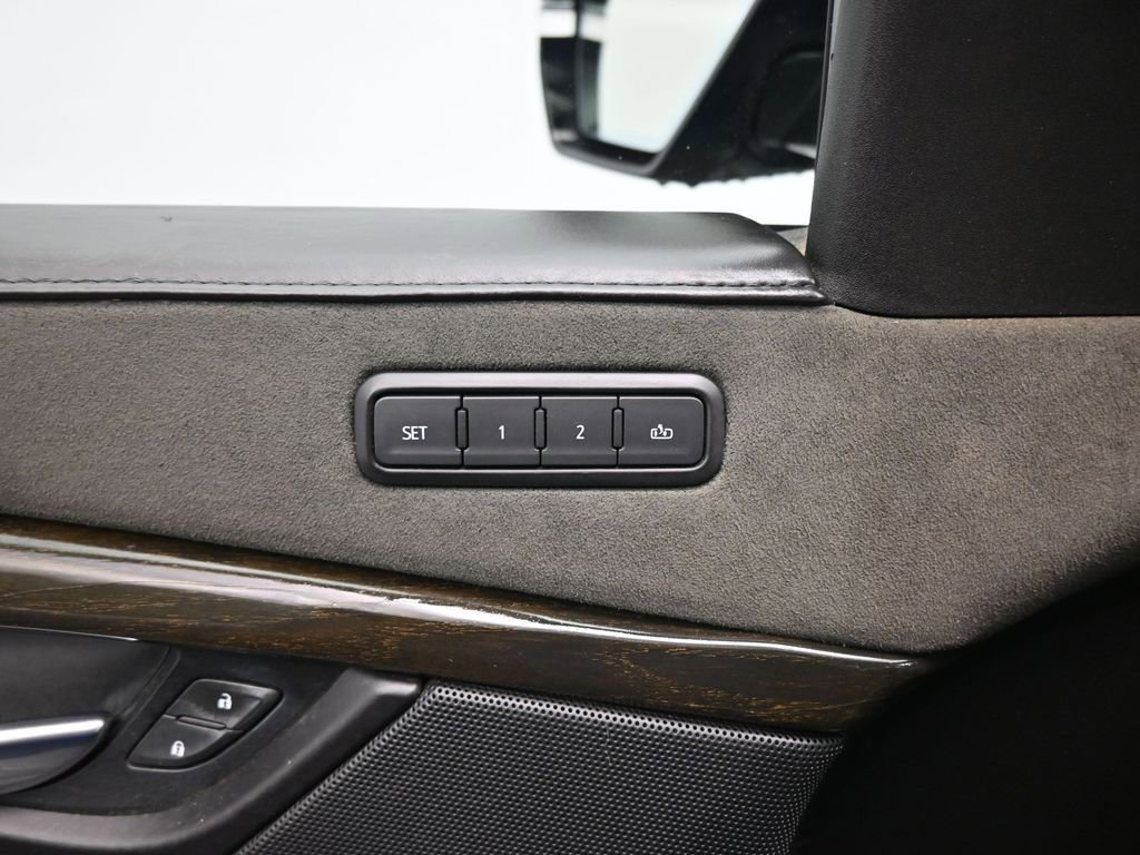 Used 2020 Cadillac Escalade Platinum image 12